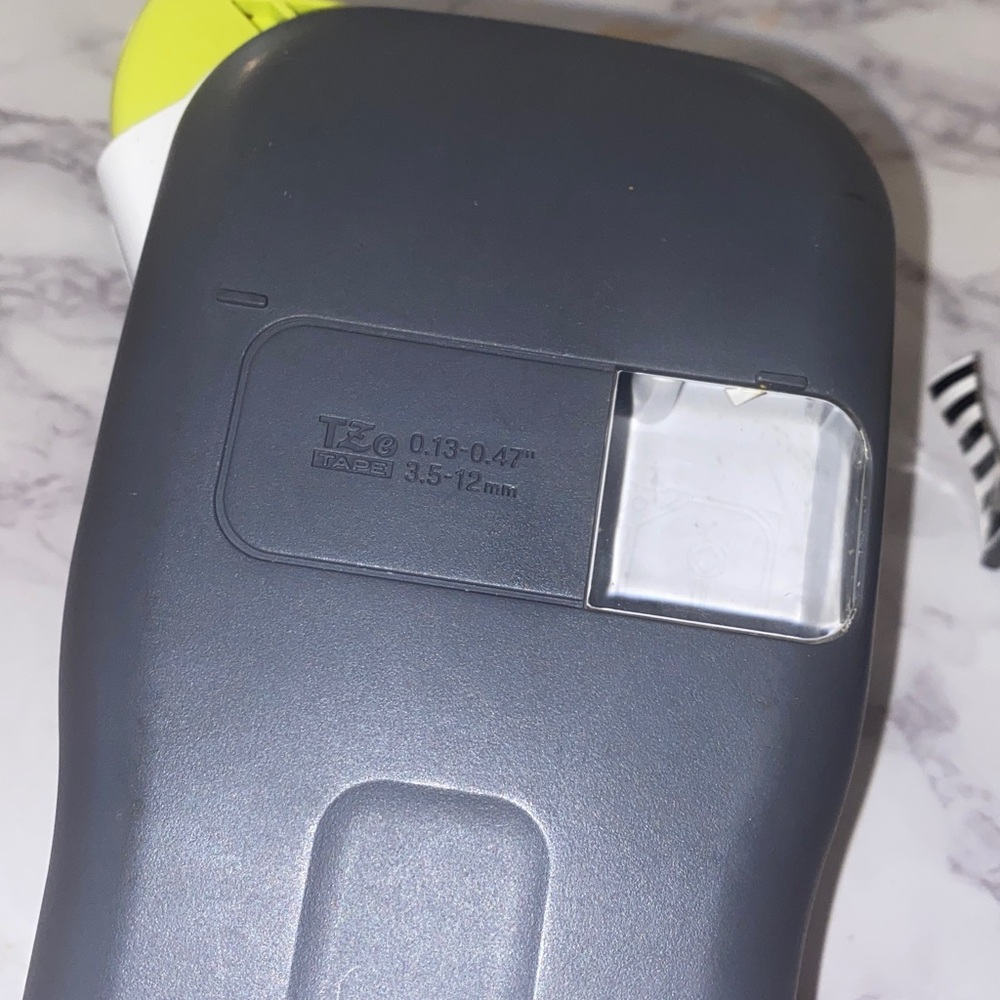 Brother P-touch Label Maker easy to use - Picture 3 of 5